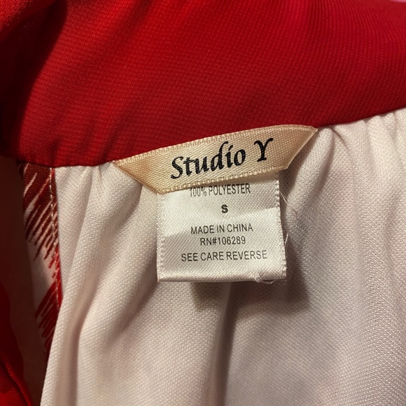 💕3 for $20💕 Patterned Blouse - Picture 7 of 7